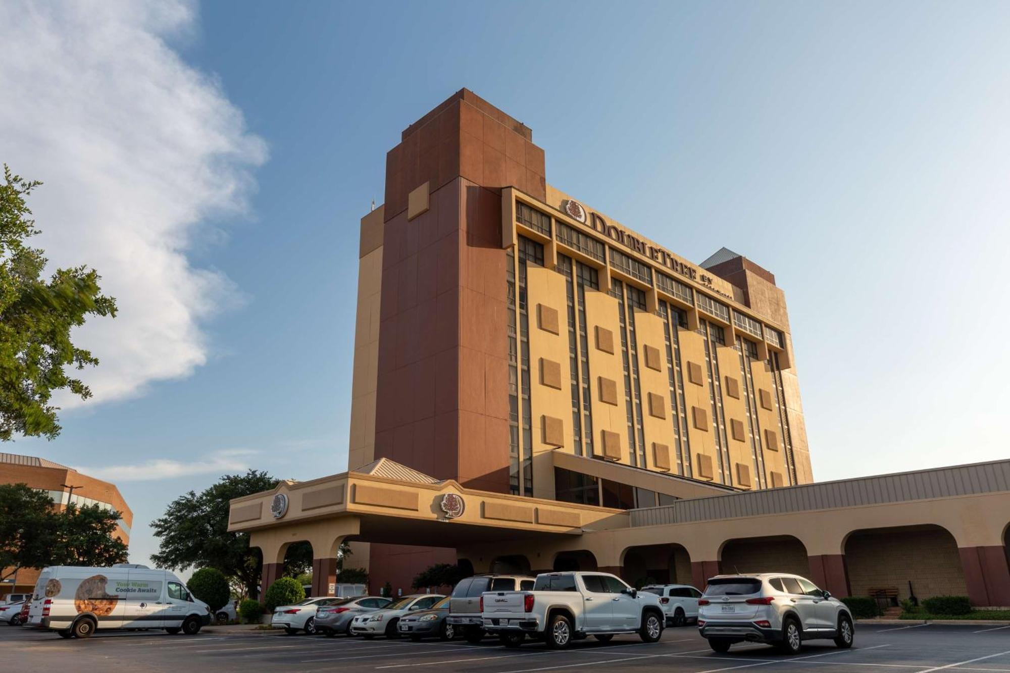 Doubletree By Hilton Dallas/Richardson Bagian luar foto